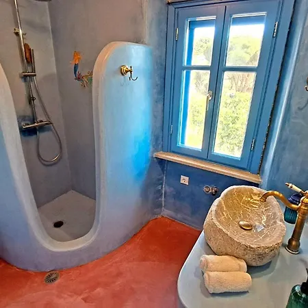 Rodamia Traditional Logothetianika