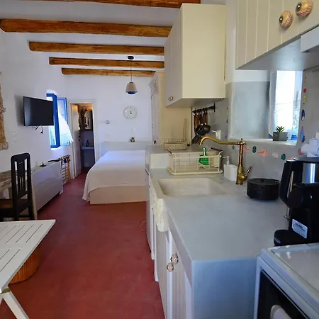 Rodamia Traditional Logothetianika